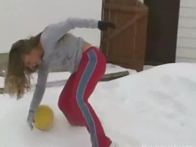 Blondi nussii kovaa sex mummo