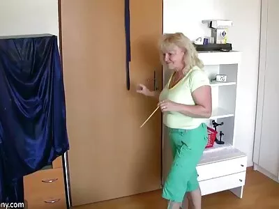 Hullu taksinkuljettaja sex mummo