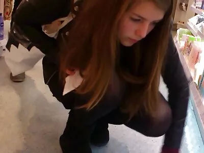 Valkoinen nyljetty tyttö ilmaisetpornovideot koira