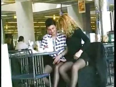 Valtava musta yksikkö tuskin mahtui nuoren Elsa Jeanin tiukkaan pilluun porno seksi video