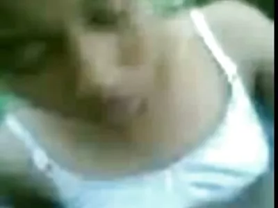 Hän otti vaimonsa ja isotissi porno pani hänet syliin